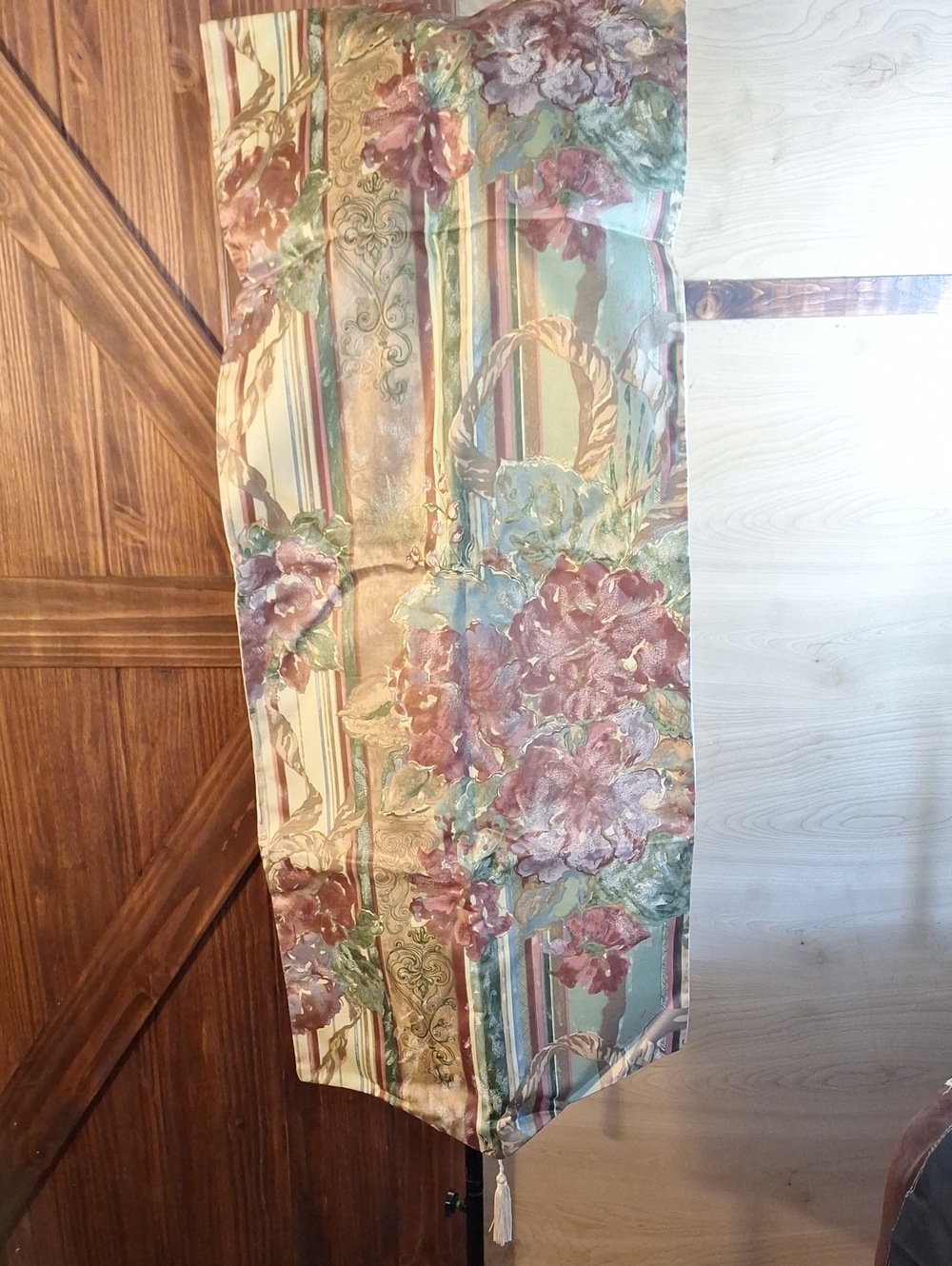 Floral Table Runner, 4 Napkins, 4 Placemats
